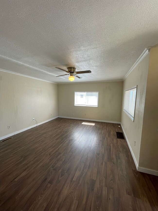 1443 Worden Ave