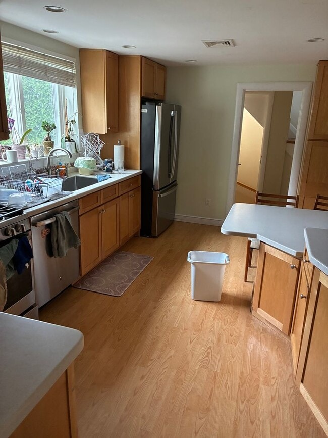 Building Photo - Huge 4 bed single family house in Newton for rent!!