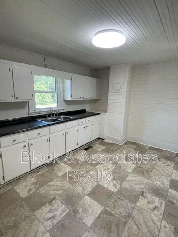 Photo - 207 E Pritchard St
