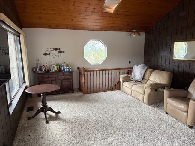 Photo - Cozy 3BD/2BA Single-Family in Copperopolis...