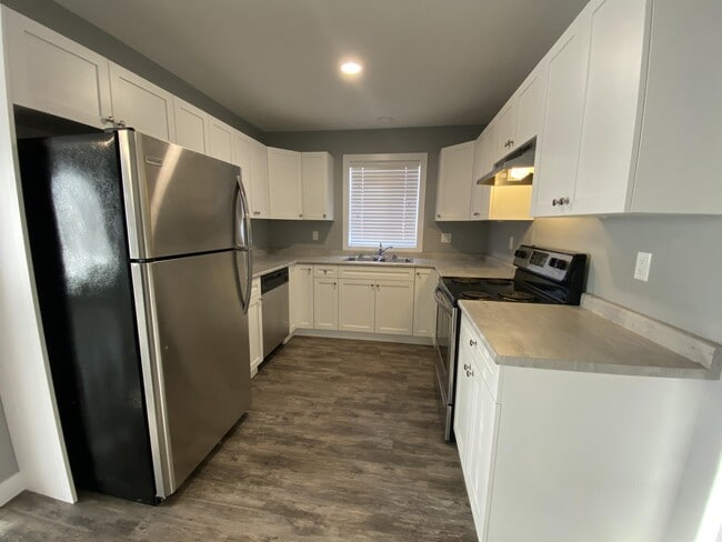 Photo - 9522 A 112 Ave