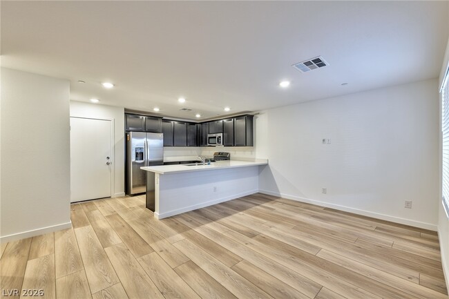 Photo - 6288 Foxes Dl St