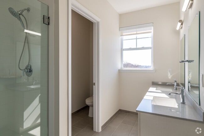 2BR, 2BA - 1,105SF