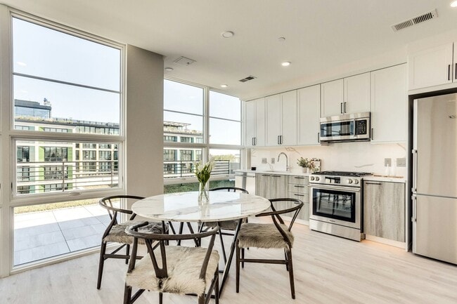 Photo - 1716 14th St NW Unidad 51