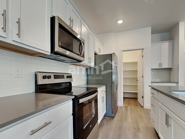 Photo - 7820 Selah St SW