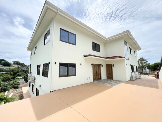 Building Photo - Prestigious Makiki Home For Rent 7BD 4BA with Split AC & Panoramic Mountain and City View!