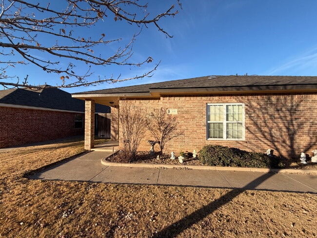 Building Photo - Beautiful 3-Bed, 2-Bath Gem in Lubbock- Spacious 1500 Sq Ft Living!