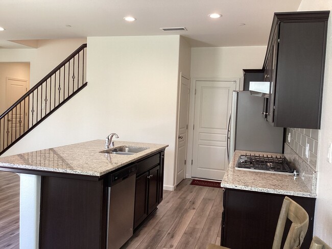 Photo - 2573 Daisy Dr