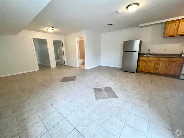 Building Photo - 94 Winfield Ave Unit G Rental