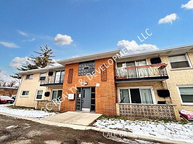 Building Photo - *** 3 BDRM - 1.5 BTH / KITCHEN APPL INC / ... Unit 4 Rental