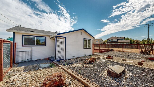2132 Dennis Ln