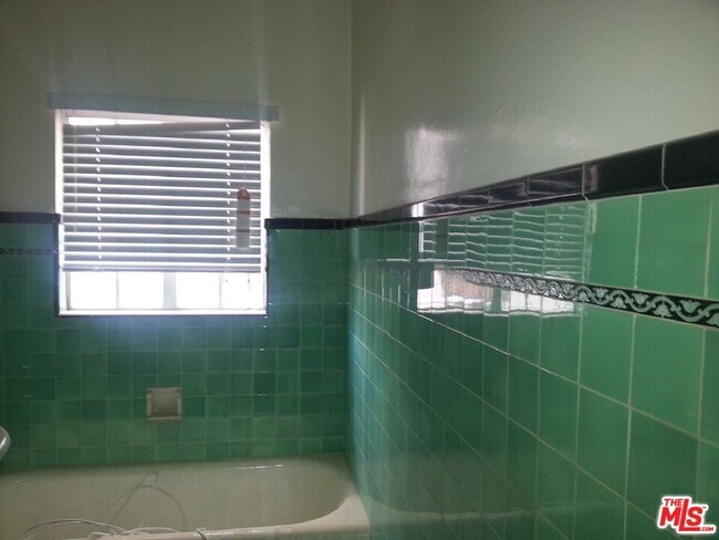 Photo - 570 N Rossmore Ave Unit 600