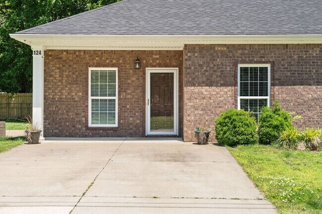 Cute Duplex in the Heart of Pembroke !! - Cute Duplex in the Heart of Pembroke !! House
