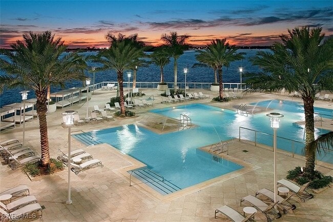 Building Photo - 3000 Oasis Grand Blvd Unit 2702