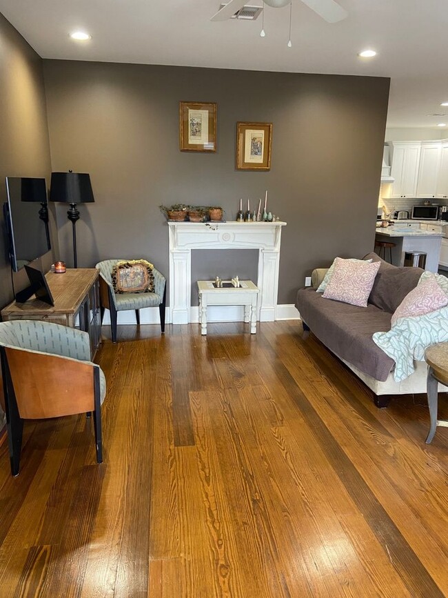 Photo - 3109 Broadway St