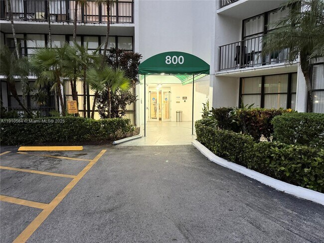 Photo - 800 Parkview Dr Unidad 519