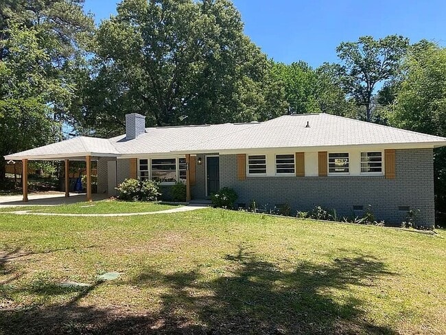 Building Photo - Peaceful home in Forest Acres!