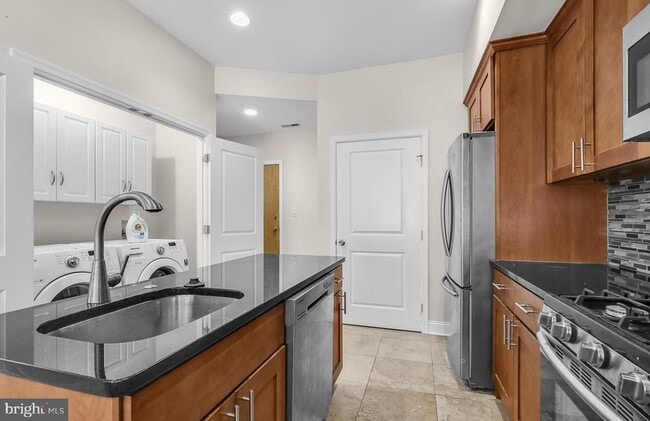 Photo - 2050 Frankford Ave Unit B