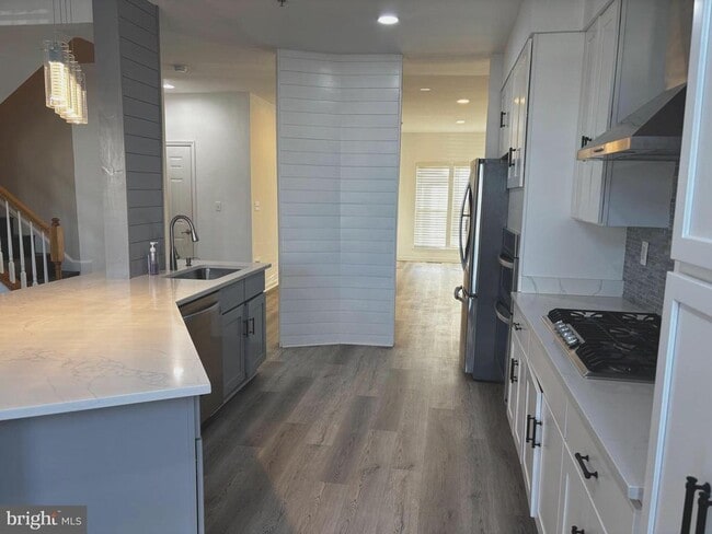 Building Photo - 2919 Lomond Pl