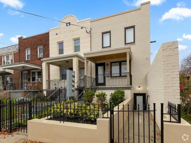 Building Photo - 2517 Benning Rd NE Unit 1 Rental
