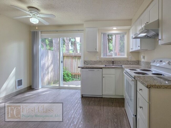 Photo - 1673 Dollar St
