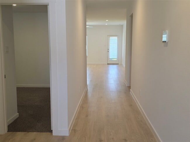Photo - 4923 Edgewood Dr