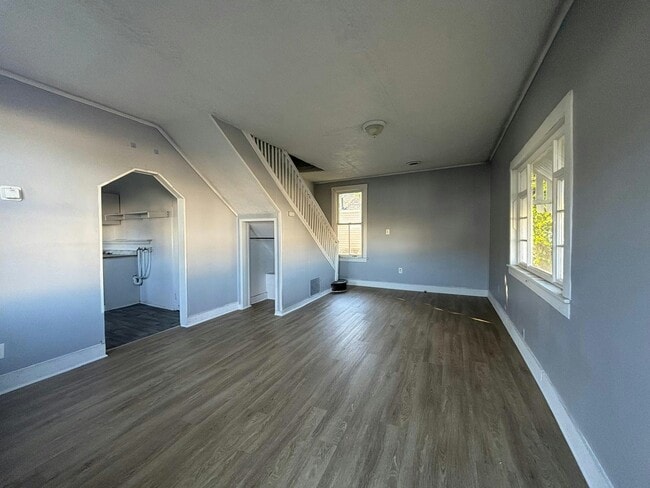 Photo - 209 Staunton St