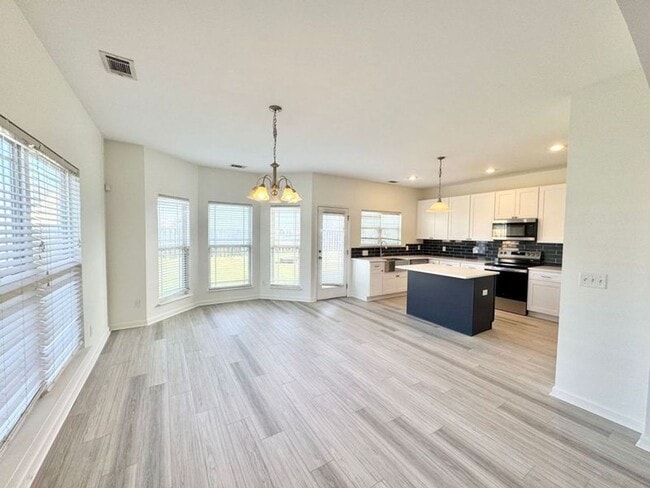 Photo - 186 Savannah Ln
