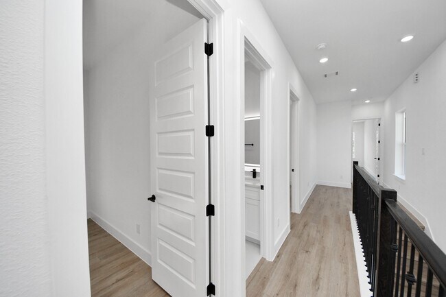 Photo - 3310 Hardy St