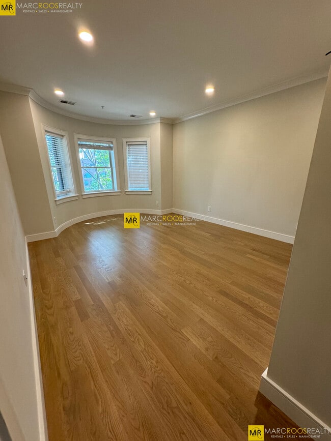 Building Photo - 535 Newbury St Unit 6 Rental