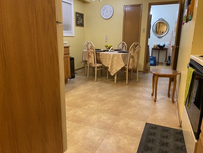 Photo - 6949 Darcel Av