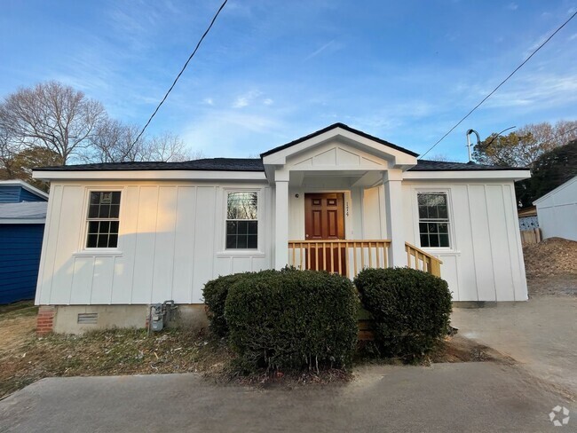 Building Photo - CHARMING COTTAGE AVAILABLE MARCH 1ST! Rental