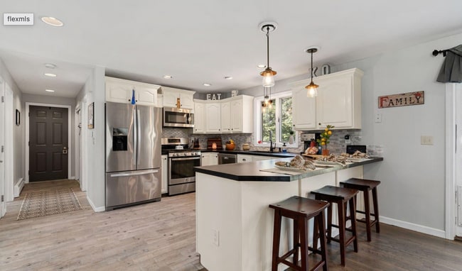 Photo - 13 White Pine Ln