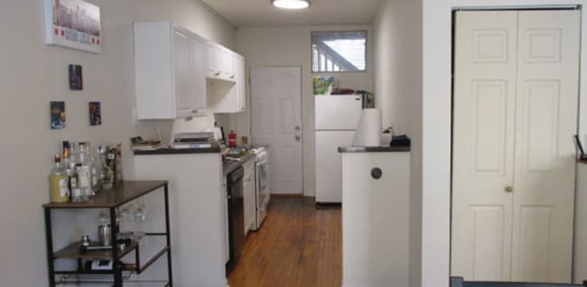Building Photo - 719 W Roscoe St Unit 2 Rental