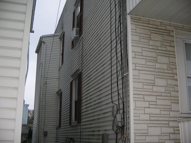 Photo - 1606-1608 Newport Ave