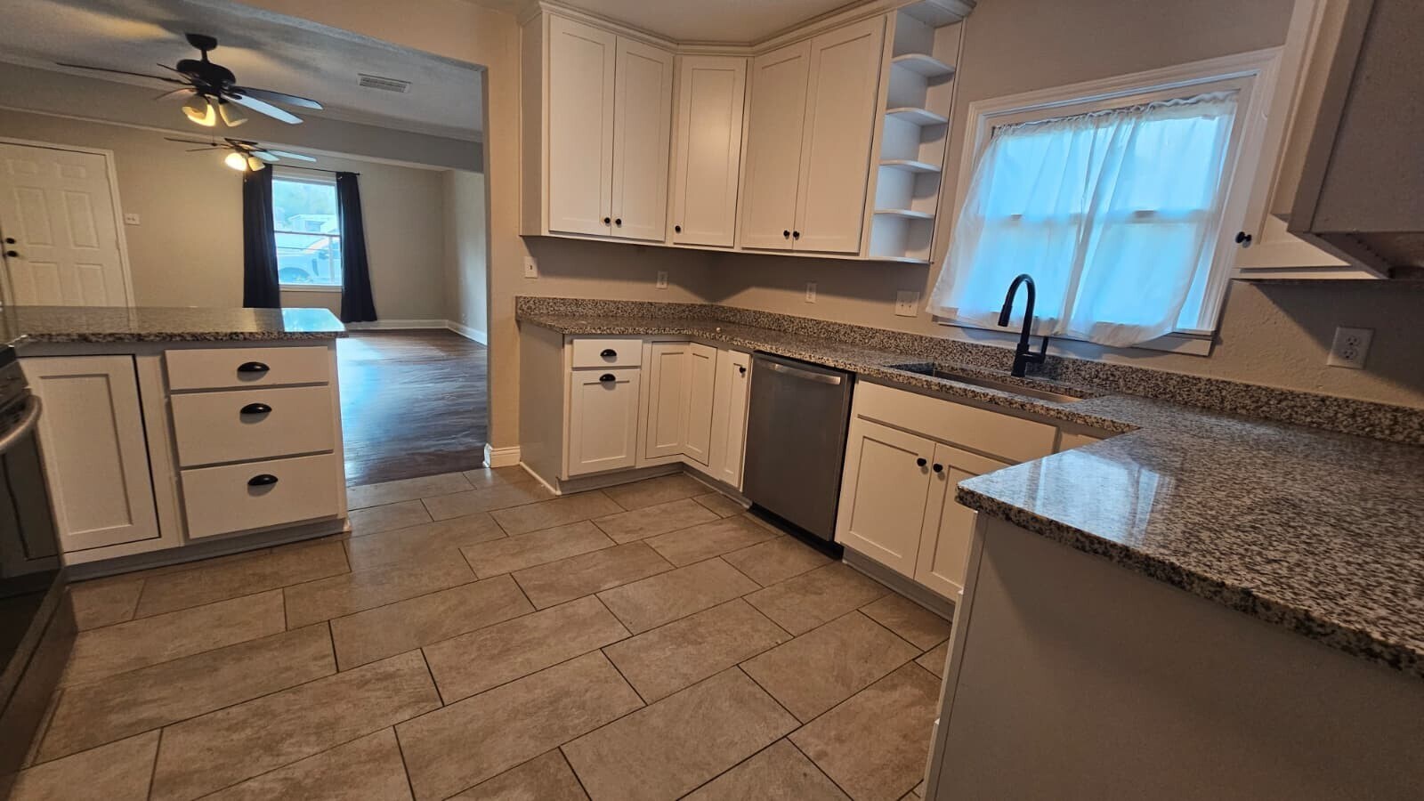 Photo - 4405 Alice St