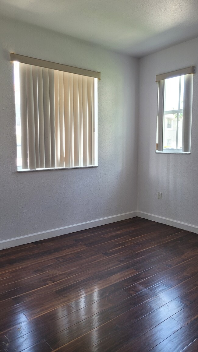 2nd bedroom - 1536 SE 26th St Unit 105
