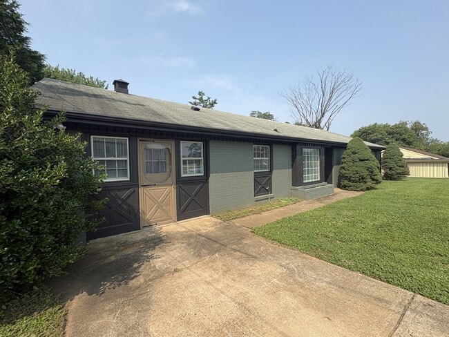 Photo - 499 Greenwell Ct