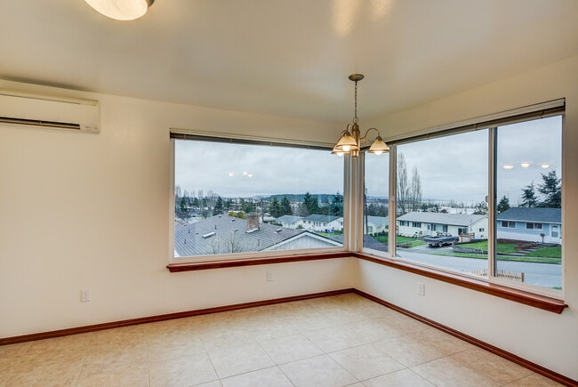 Photo - 4 Bed 2 bath Home in the Heart of Oak Harbor