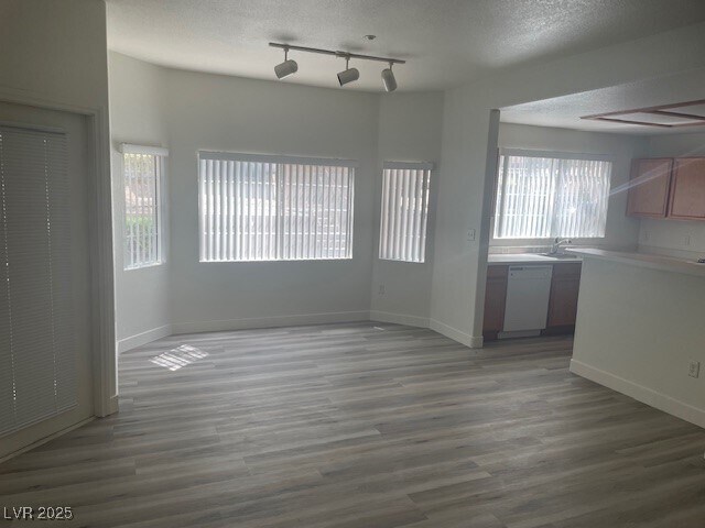 Building Photo - 830 Carnegie St Unit 1011