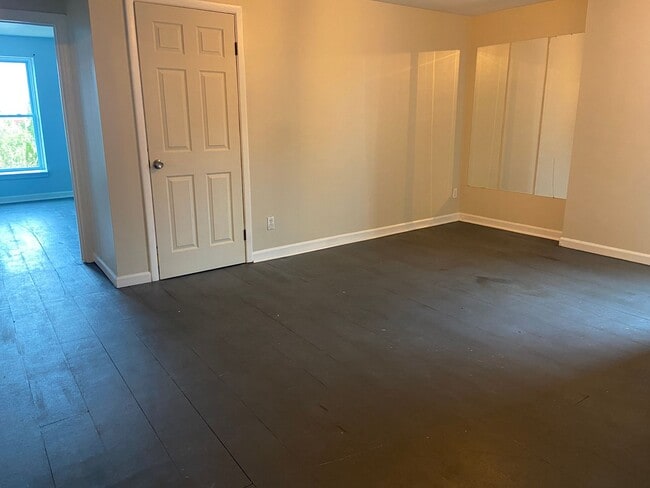 Photo - 585 Niagara St Unit 4