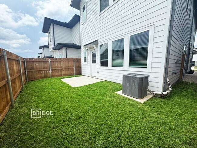 Photo - 33142 Oak Hts Pl