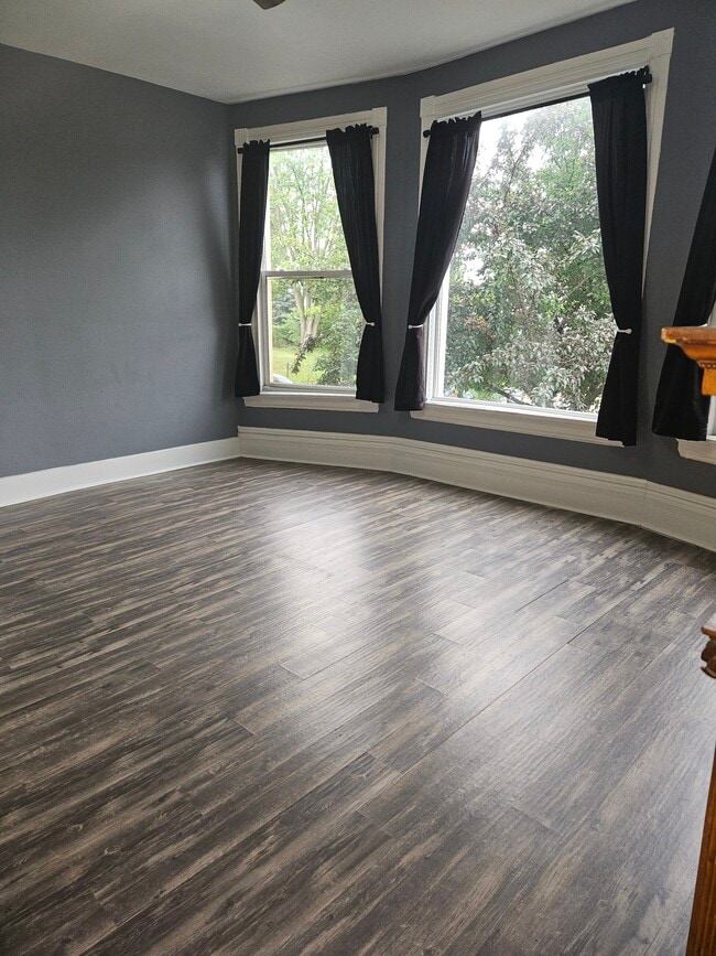 Building Photo - 1941 Madison St