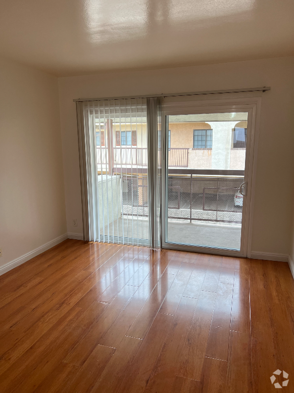 Building Photo - 214 W Maple St Unit 21 Rental