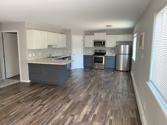 Building Photo - 200 E Pike Ave Unit #2
