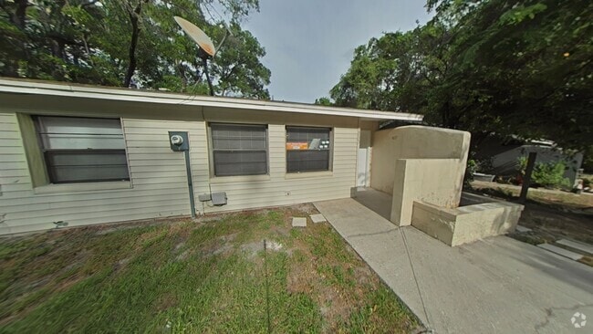 Building Photo - Lovely 2 Bed One Bath Duplex Rental