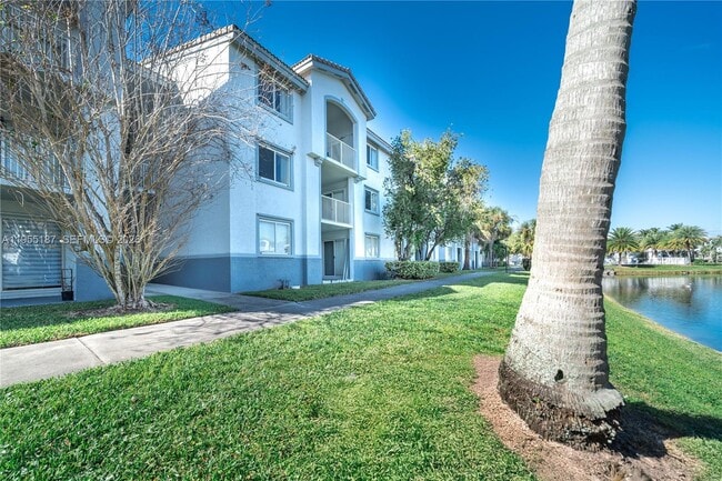 Building Photo - 2640 S University Dr Unit 220