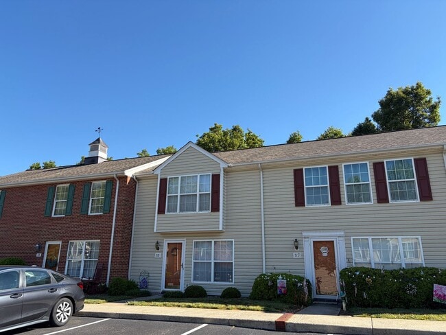 Building Photo - Village at Greenview Townhouse in Campbell County