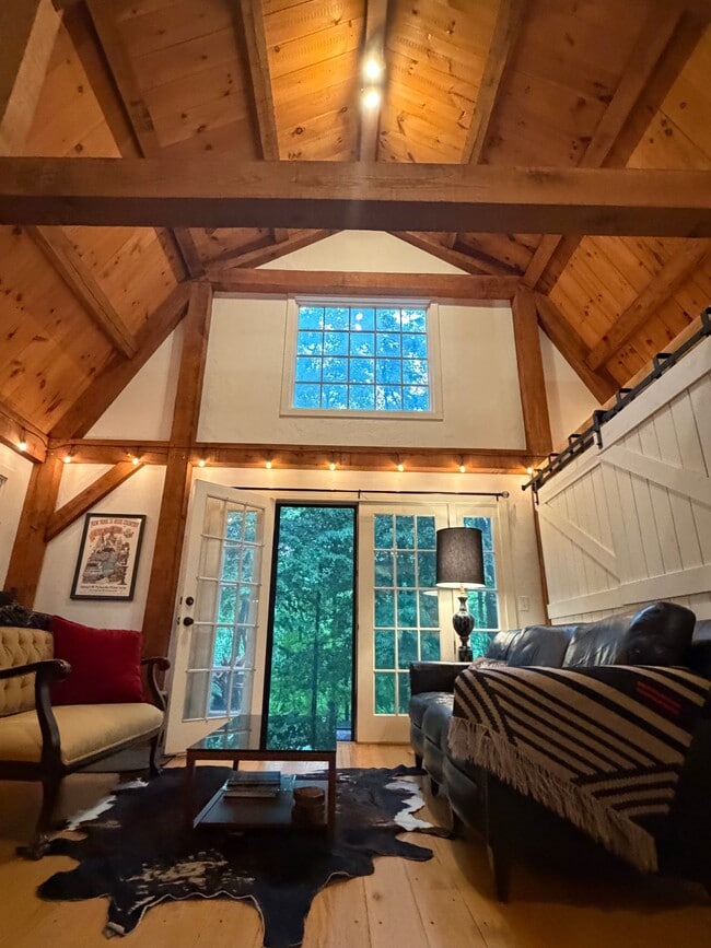 300 Chestnut Hill Rd