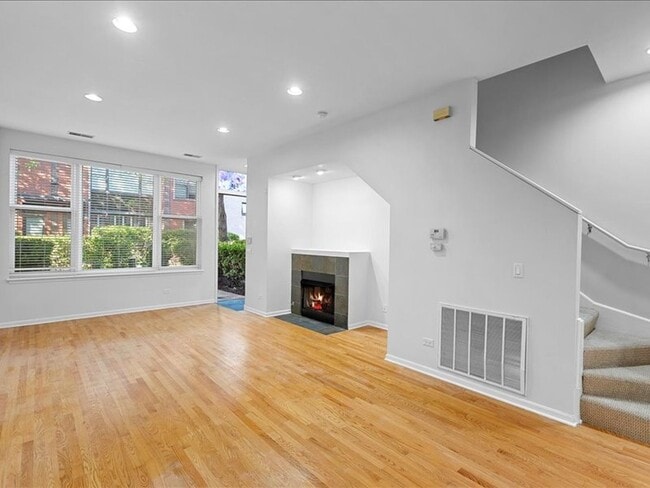 Building Photo - 945 N Howe St Rental